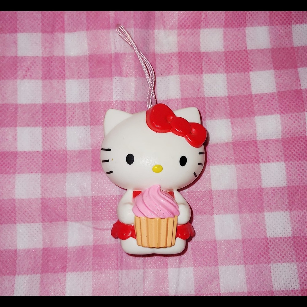 2014 Sanrio Hello Kitty Ornament with cupcake